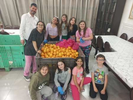Preparando donaciones para Purim Olei Naharia
