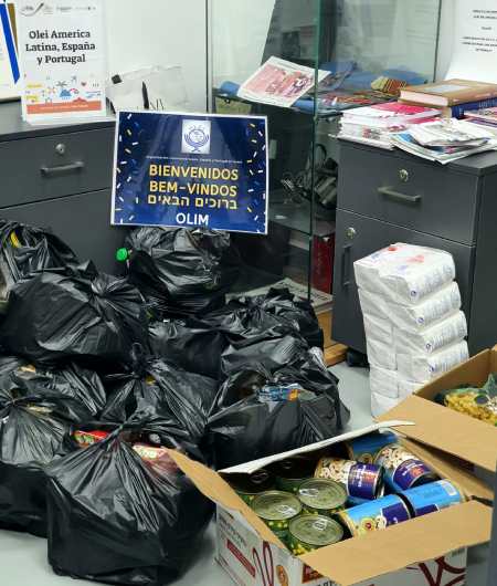 Reparto de comestible a soldados solos sin familia en israel y familias necesitadas en colaboración con Keren Hayesod