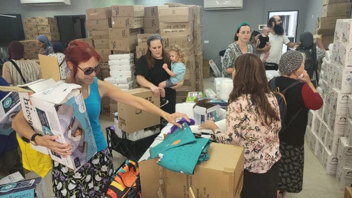 Entregando donaciones