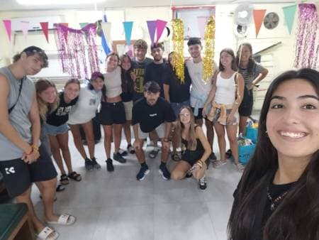 Chicos del movimiento juvenil Hejalutz Lamerjav aprovechando nuestro local