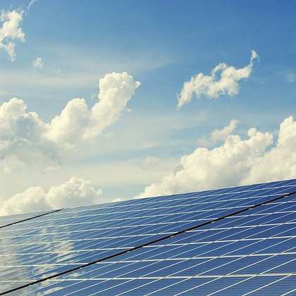 Paneles solares en vehículos y edificios