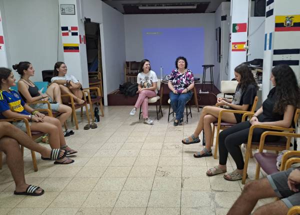 Jóvenes del Hanoar Hazioni compartiendo la OLEI