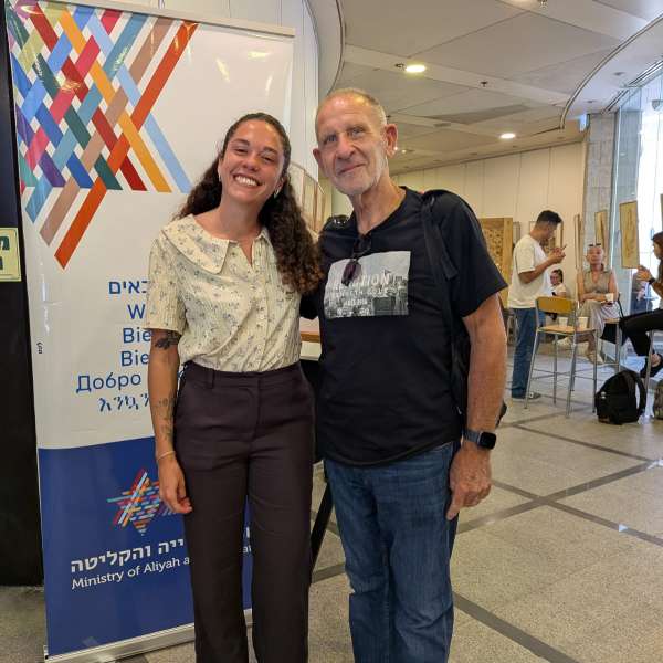 “Yo también recibí ayuda al llegar”: voluntaria de OLEI reconocida por el Ministerio de Aliá e Integración